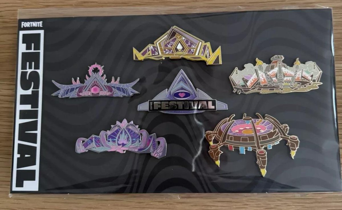 ROGUETROOPER732's tweet photo. @caramelbell @Fluffuistired I can answer this one. This pin was an employee exclusive epic games pin, given out to employees who helped work on that specific fortnite festival season. There was 2 other festival pin sets released too, one of the stages and the other for bands such as Daft Punk, Gorillaz etc https://t.co/KUR08jxVDy