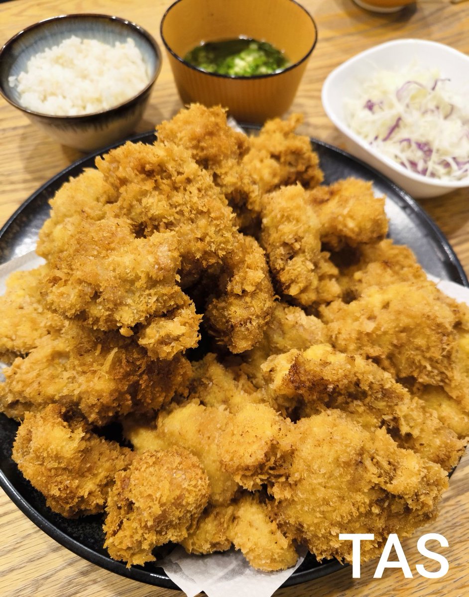 TASku_n's tweet photo. ヒレカツ&amp;チキンカツ御膳作りました👨‍🍳
サラダは添えるだけです😂
お疲れ様でした🥰
#おうちごはん
#料理好きと繋がりたい https://t.co/ZXEewmVxMB