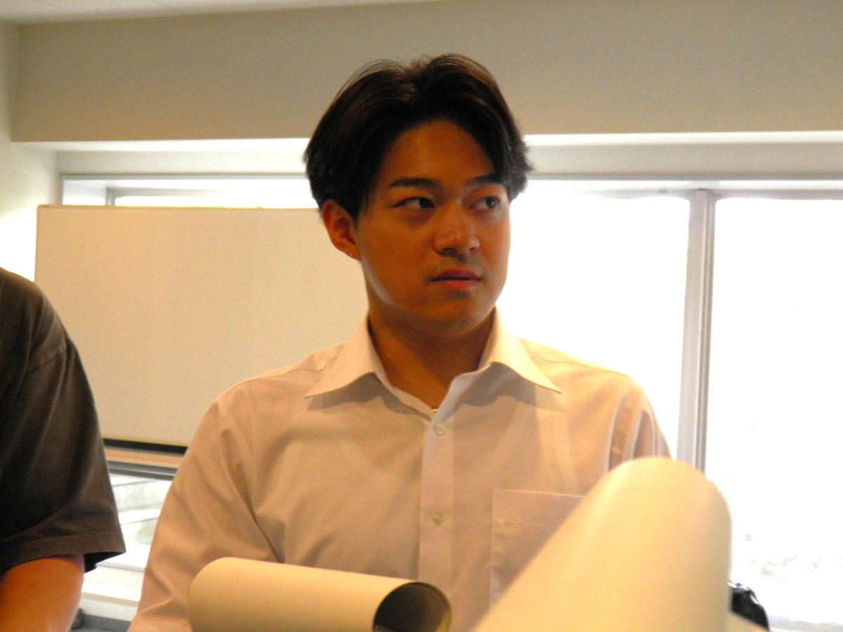 tokyosportsmid's tweet photo. 【#京王閣競輪 #ミッドナイト】
今開催では6人の129期生が本デビューを迎える。オープニングレースに登場する33歳の #山本真 は転職組で、大学時代にはキックボクシングに打ち込み、卒業後はトレーナーの会社に就職した経歴を持つ。ちなみに大学は東洋大で「ちゃんと卒業しているので、探せば卒業証書はあるはずです」とキッパリ。

1R発走20:49

初日（4日）の全コメは こちら↓
https://t.co/18N9vAxZyu

#林欣司
#白井輝
#中野楚楽