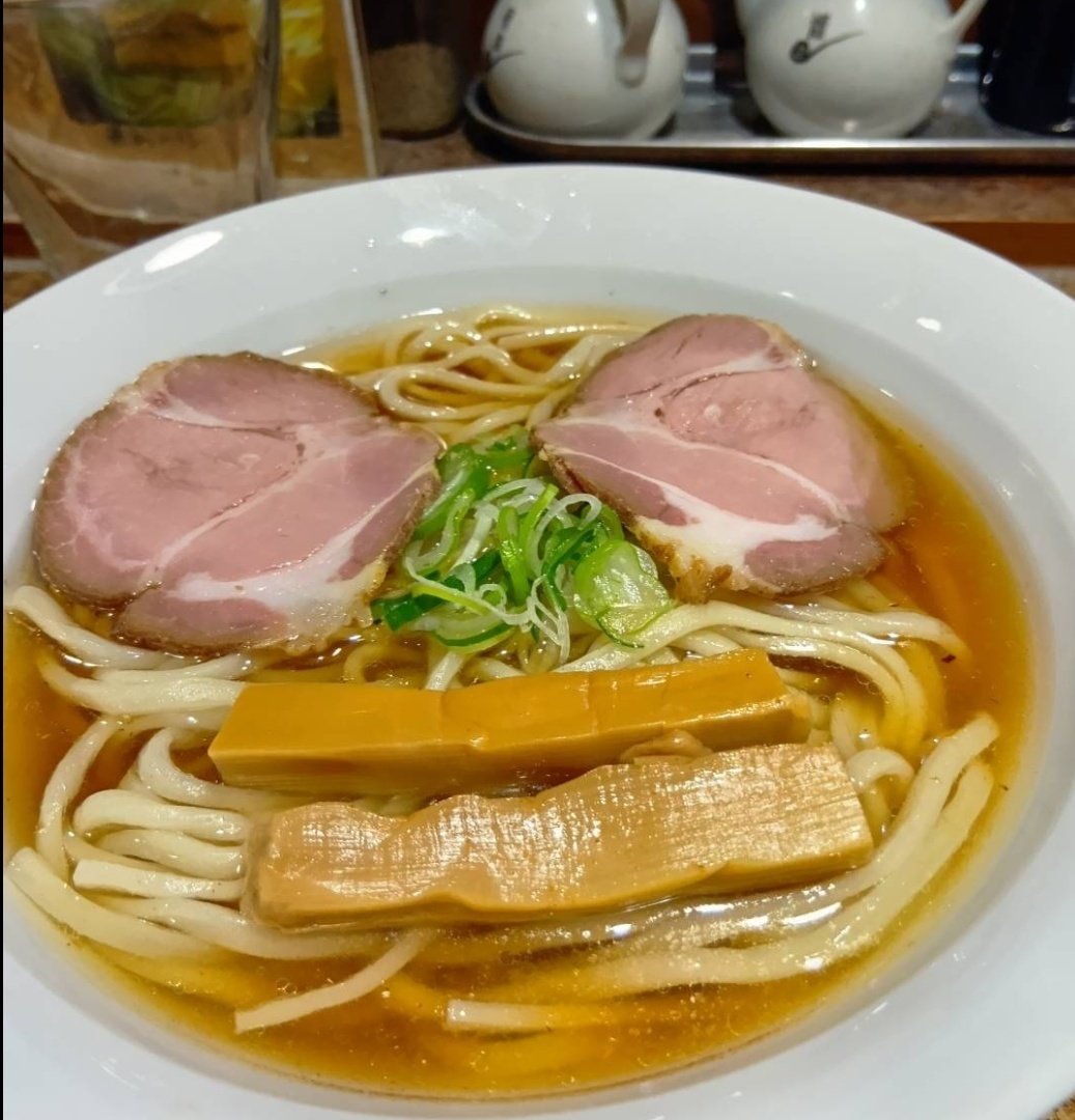 yakisobagamo's tweet photo. 7/3(金)
夜の部！営業中です〰
夜19:00〜〜24:30 (24:00L.O)
巣鴨は曇り空☁
気温24.3℃　湿度73%
日曜日は雨ですね～🙀
#ラーメン　#巣鴨　#焼きそば https://t.co/PKzYWG24Uc