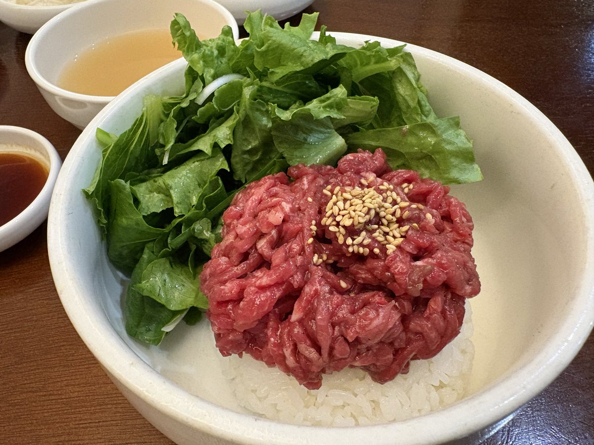 ygaurdhk's tweet photo. 韓国🇰🇷で食べたユッケビビンバ

①ザ牛肉タルタル / 江南
13000₩（￥1366）

②ヤンヤンチブ / 狎鴎亭
1800₩（￥1888）

③ヌンドンミナリ / 聖水
15000₩（￥1569）

④ミオクユッケ / 広蔵市場
11000₩（￥1158）

個人的にはヤンヤンチブが1番好きでした😻
店員さんがフレンドリーなのはザ牛肉タルタル✨