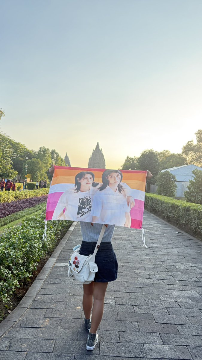 thhetak's tweet photo. BERKIBAR JUGA INI GAEBABZ LESBI DI PRAMBANAN 🤭 https://t.co/5WpOs6MsJZ