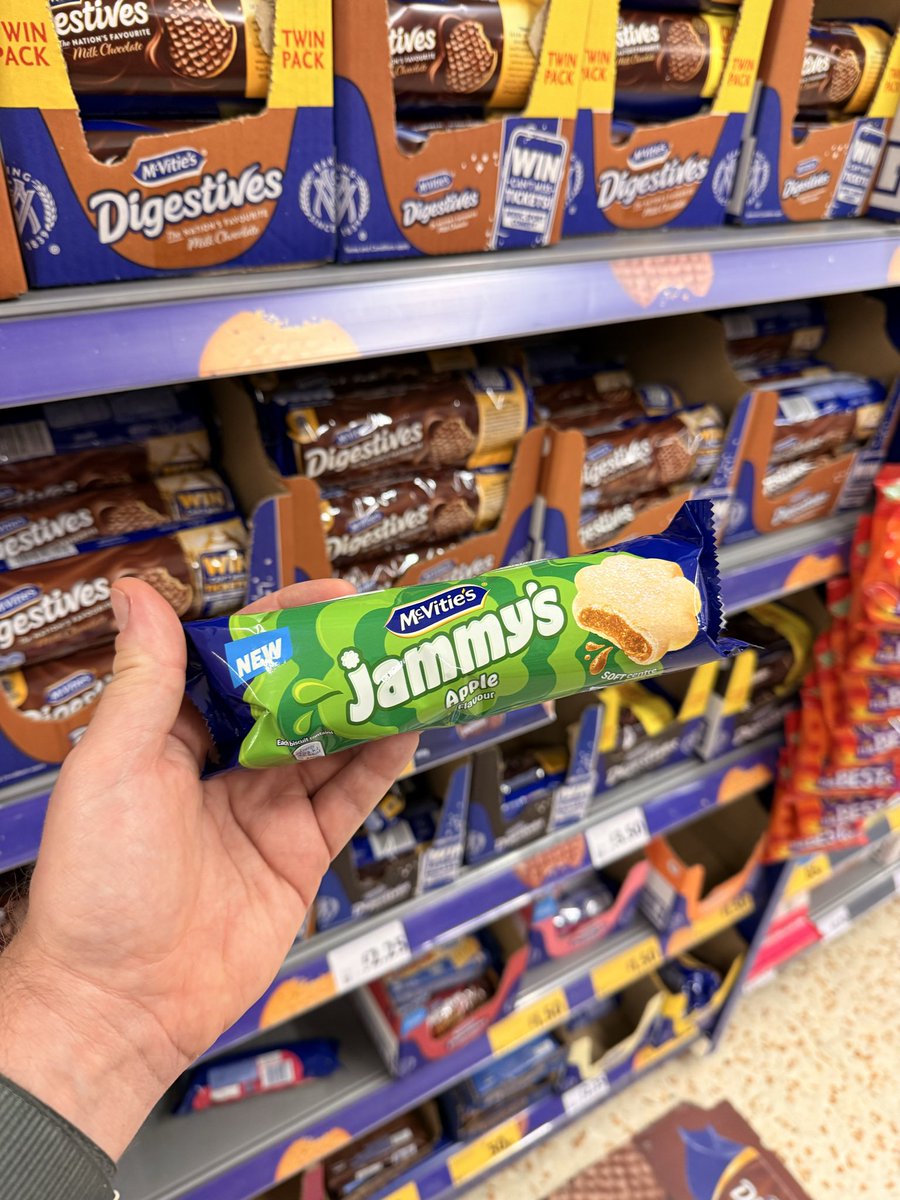 All_Things_New_'s tweet photo. McVitie’s Jammy’s Apple! 🍏 At Morrisons @McVities #mcvities #jammys #apple #biscuits #wellthisisnew https://t.co/eFVUGfPfF3