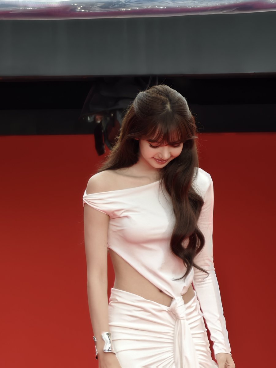 ParelazZ's tweet photo. LISA ULTIMUNE STUDIO BKK
#LISAxSHISEIDO
#LISAwithULTIMUNE
#ULTIMUNESTUDIOatCENTRALWORLD
#ShiseidoThailand https://t.co/M26hHHgbuP