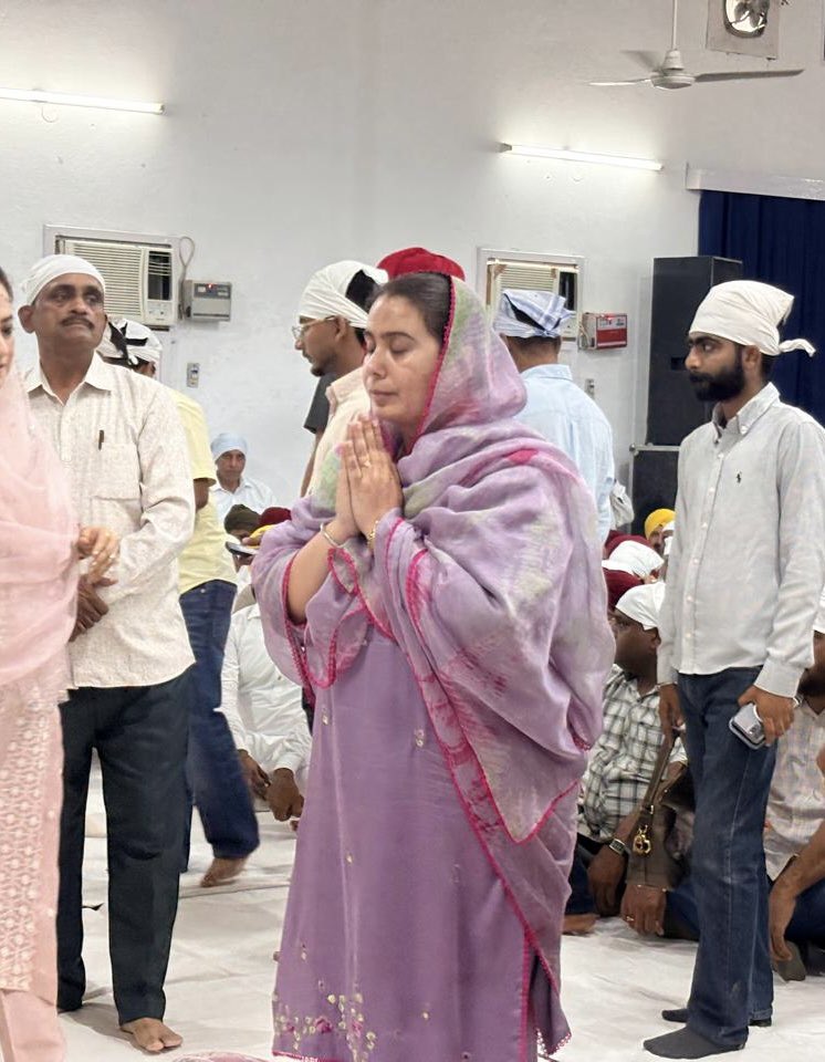 narinder_bharaj's tweet photo. ਪਾਰਟੀ ਪ੍ਰਧਾਨ ਅਤੇ ਕੈਬਨਿਟ ਮੰਤਰੀ ਸ਼੍ਰੀ ਅਮਨ ਅਰੌੜਾ ਜੀ ਦੇ ਸਤਿਕਾਰਯੋਗ ਪਿਤਾ ਸਾਬਕਾ ਮੰਤਰੀ ਸਵ.ਬਾਬੂ ਭਗਵਾਨ ਦਾਸ ਅਰੋੜਾ ਜੀ ਦੀ 26ਵੀਂ ਬਰਸੀ ਮੌਕੇ ਸ਼ਮੂਲੀਅਤ ਕਰਦਿਆਂ ਸ਼ਰਧਾਂ ਦੇ ਫੁੱਲ ਭੇਂਟ ਕੀਤੇ।

@AroraAmanSunam @AAPPunjab https://t.co/bSgBGdlVu2