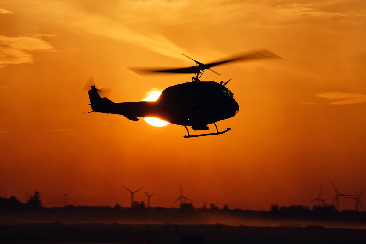 lingmuj80's tweet photo. ポーランドでは夕日と絡めがち🚁

Suwałki AIR SHOW
Heli Solution UH-1 https://t.co/xL3Uqb1Bh7