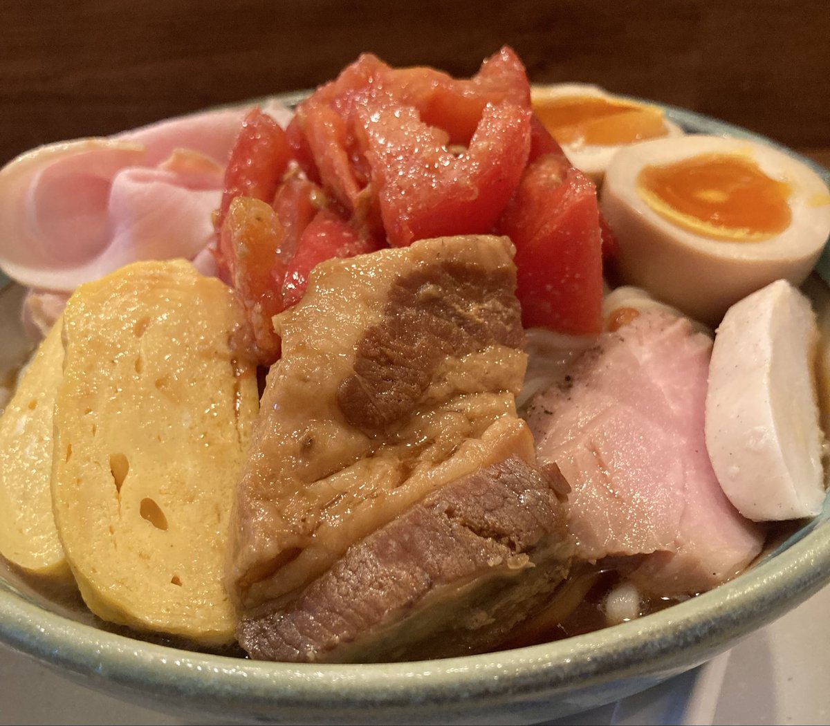 qzj7XearDR7Iy8C's tweet photo. らぁ麺あおば@日比野

『特製冷やし中華』

【愛知県民に伝えたい】
冷やし中華＝マヨネーズというその常識、
一度忘れてほしい🥺
もちもち食感の麺に、酸味・甘み・旨みが絶妙に重なる特製ダレ、豪華なトッピング
まで含めて、すべてが計算された一杯！
だからこそ…マヨをかけない方が完成形！ https://t.co/8zYIAIO8Tm