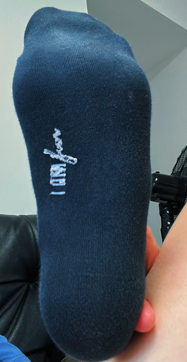 k97797's tweet photo. 穿了一周的🧦#黑袜 #脚 #袜子控 https://t.co/ITk7kTqorh