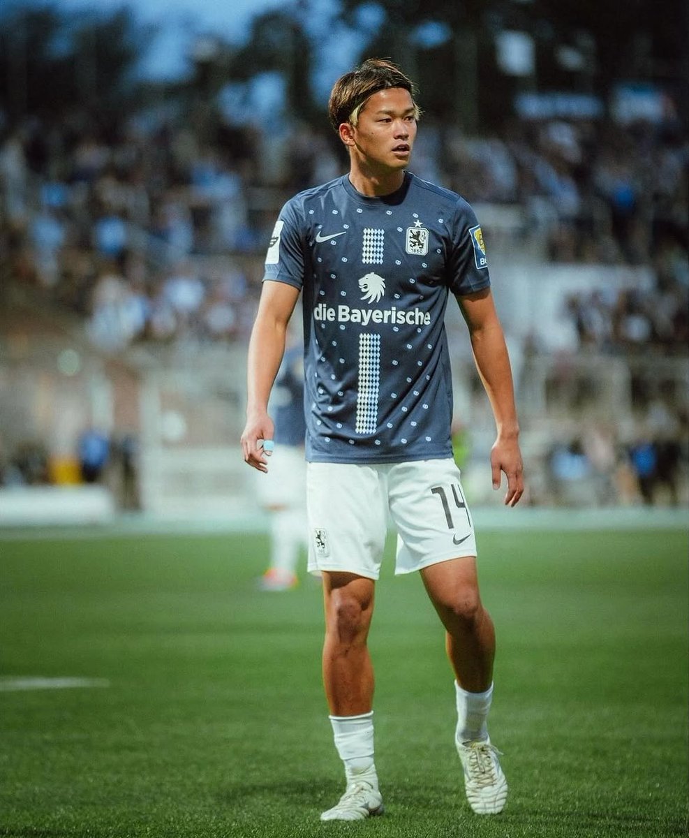 S_BellmareFR's tweet photo. 🚨 MERCATO 🚨

Recrue intriguante en approche, Soichiro Kozuki (25) revient d'Europe et débarque à Hiratsuka.

Passé par Schalke et plusieurs clubs de 3ème division allemande, il a besoin de se relancer, on est là pour ça !

湘南へようこそ壮一郎！
一緒にJ1に戻ろう！💚 https://t.co/i7tLkcv9mh