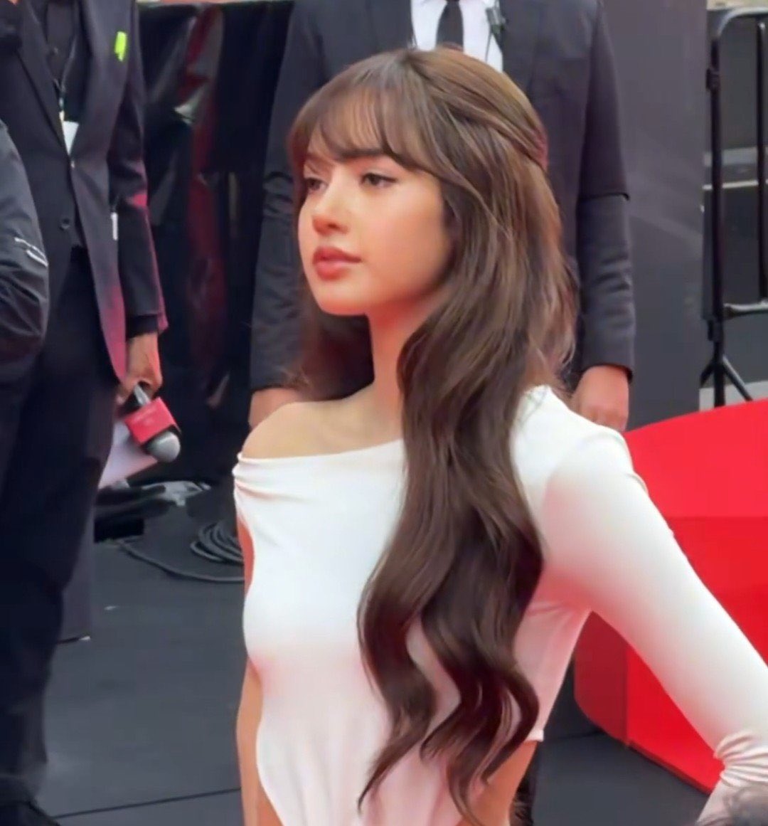 TeamLisaPH's tweet photo. FACE CARD? GOALS

LISA ULTIMUNE STUDIO BKK
#LISAxSHISEIDO
#LISAwithULTIMUNE https://t.co/72Yei71tkr