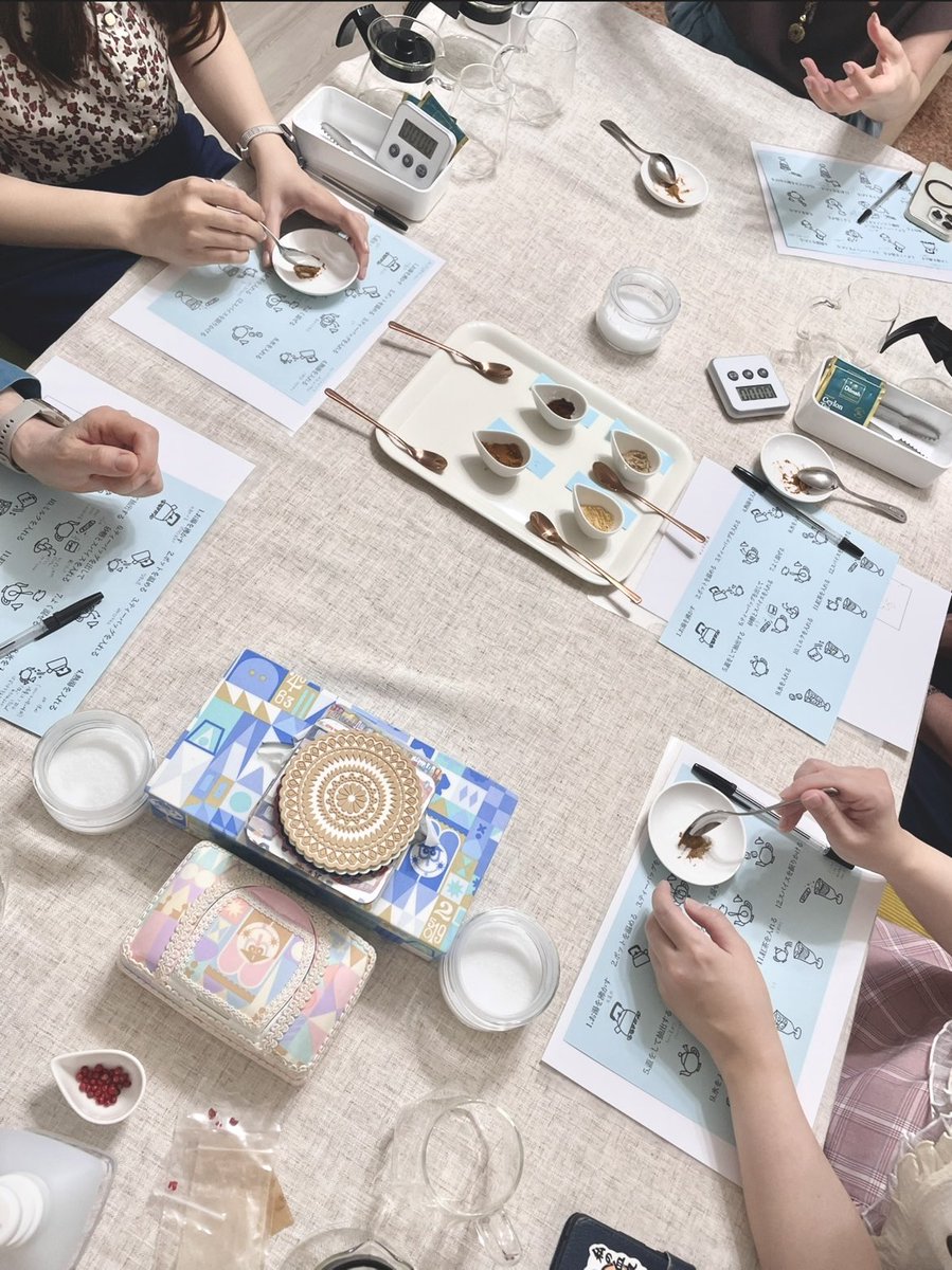 mainichitea's tweet photo. 5周年記念レッスンで、全部の回で違う内容を開催しました✊

色んなレッスンを開催出来て、準備の段階からわくわくしていました。
「楽しんでもらえるかな？」とドキドキしながら迎えた6月でしたが、皆さんに楽しんでいただけて本当に嬉しかったです😊

ご参加いただき、ありがとうございました🫖✨ https://t.co/qfiSrVEO9U