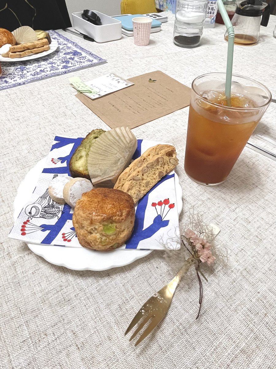 mainichitea's tweet photo. 5周年記念レッスンで、全部の回で違う内容を開催しました✊

色んなレッスンを開催出来て、準備の段階からわくわくしていました。
「楽しんでもらえるかな？」とドキドキしながら迎えた6月でしたが、皆さんに楽しんでいただけて本当に嬉しかったです😊

ご参加いただき、ありがとうございました🫖✨ https://t.co/qfiSrVEO9U