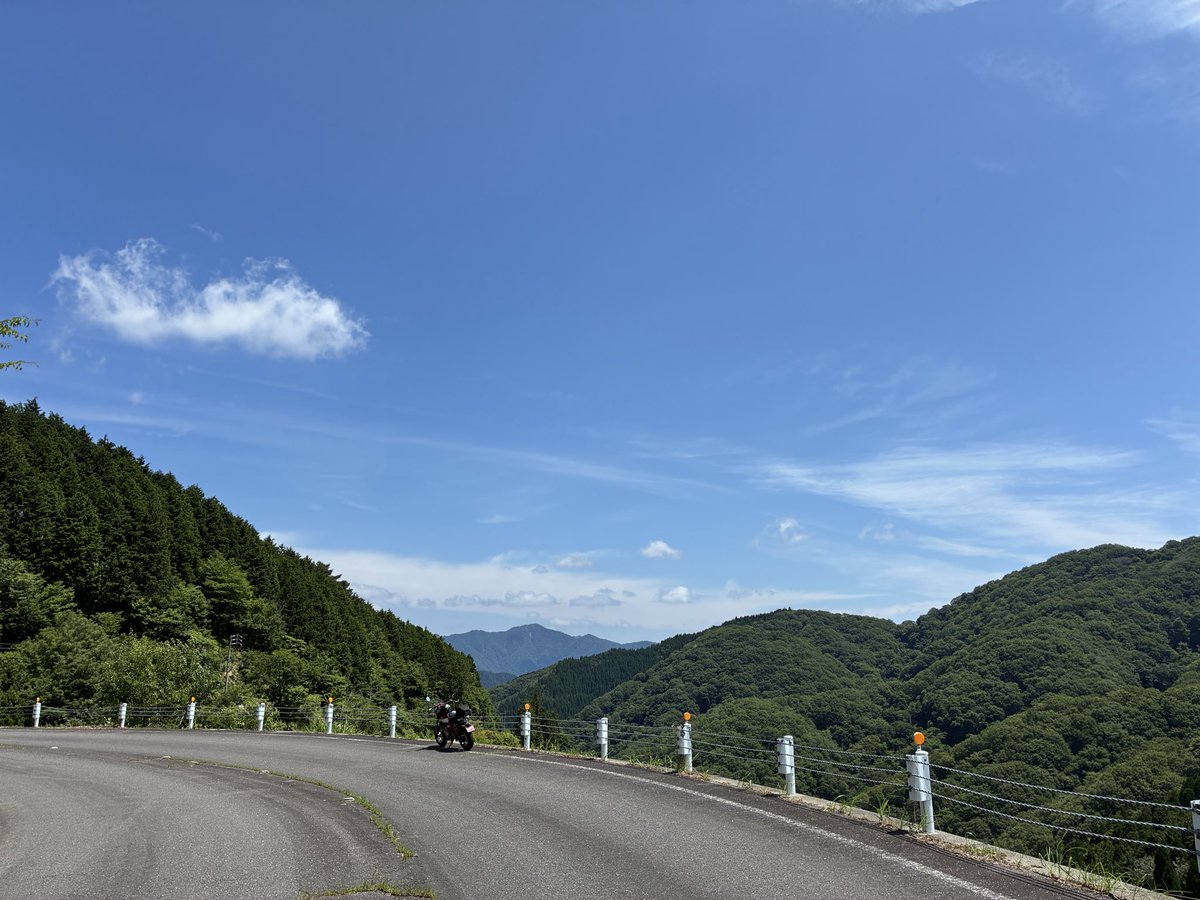 kinkansan's tweet photo. モンキー125で岐阜県揖斐川町にある「イビーナス展望所」に行ってきました。展望所前後の道はなかなかいい景色でした。
#モンキー125
#イビーナス展望所 https://t.co/6IHGHlIJ2I