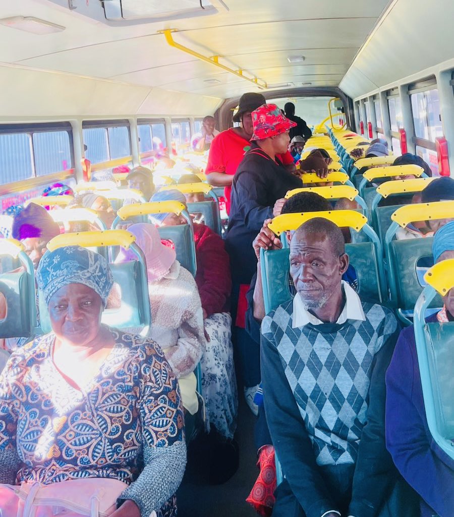 mafia_fane's tweet photo. Yesterday we provided the elderly pensioners of Ward 11, My Ward, with free transport to SASSA PAY-POINTS. 

We also provided them with a free meal as they were waiting in long queues to receive their grant. 

We provide this service to our people on monthly basis without fail. https://t.co/aw10P5sljo