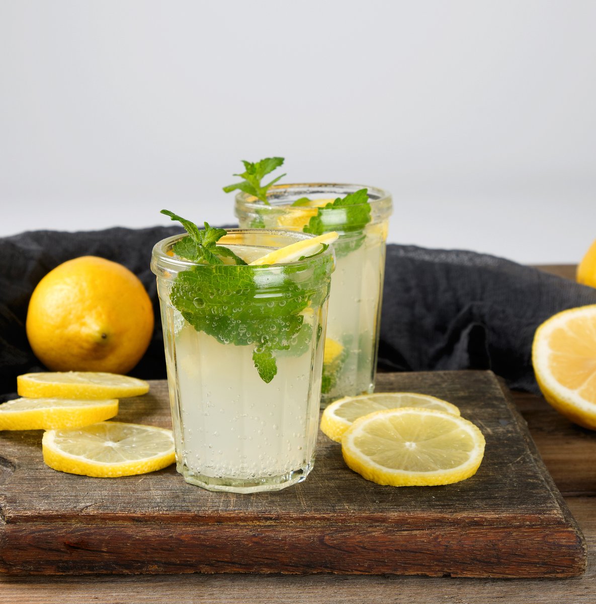 Eloydsilva_'s tweet photo. [Try this quick iced mint lemonade recipe! Muddle mint + lemon slices, add ice + sparkling water, a splash of honey. Refreshing for hot days!]， https://t.co/WCBVRiWpt8