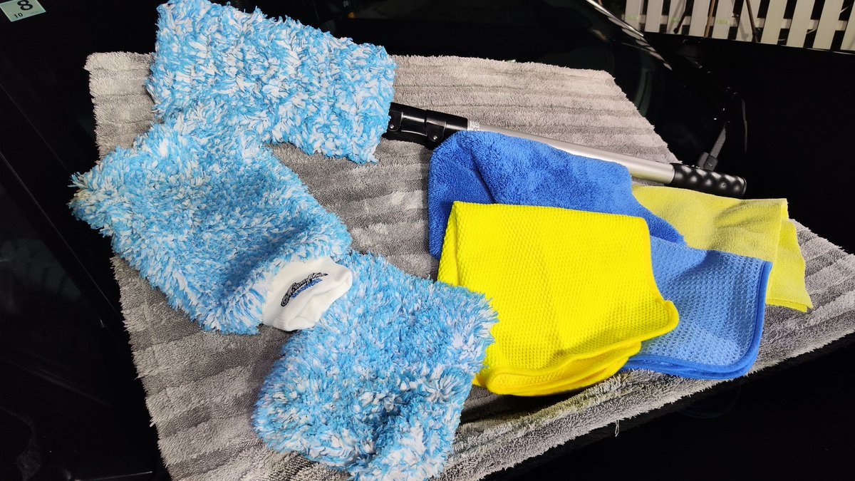 yuu_carwash's tweet photo. Microfiber Madnessの製品レビューを行いました!
ガラス用タオル VITRIAの使い勝手が良くて感動🤩
デリパッドシリーズもフワフワで超滑りが良かった👍️
良い製品がたくさんだ...
夜洗車は、湿度がちょっと高くなってしまうけど、涼しいし快適だなぁ😭
#MicrofiberMadness https://t.co/9lwAvrR9C4