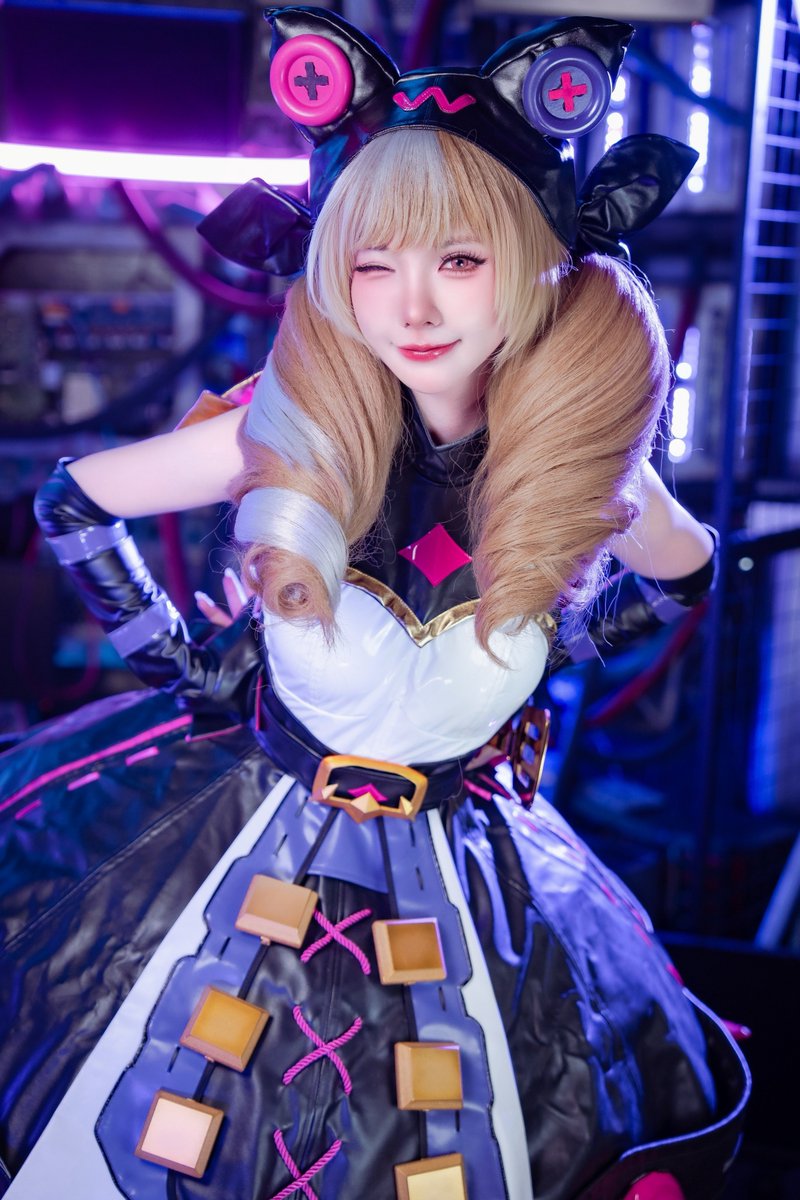 goldenspatulath's tweet photo. เราทุกคนหลงรักคอสเพลย์ Soul Fighter Gwen ชุดนี้จาก @lemonick56 มากๆ!
คุณถ่ายทอดเสน่ห์ความขี้เล่นของ Gwen ออกมาได้สมบูรณ์แบบจริงๆ ✂️
📱เล่น Golden Spatula ตอนนี้ Up! Up! Win! 👉 https://t.co/7vFZqR2ptX
#GoldenSpatula #GSNewSet #GoldenSpaceGods #Gwen https://t.co/tmgcLhldzF
