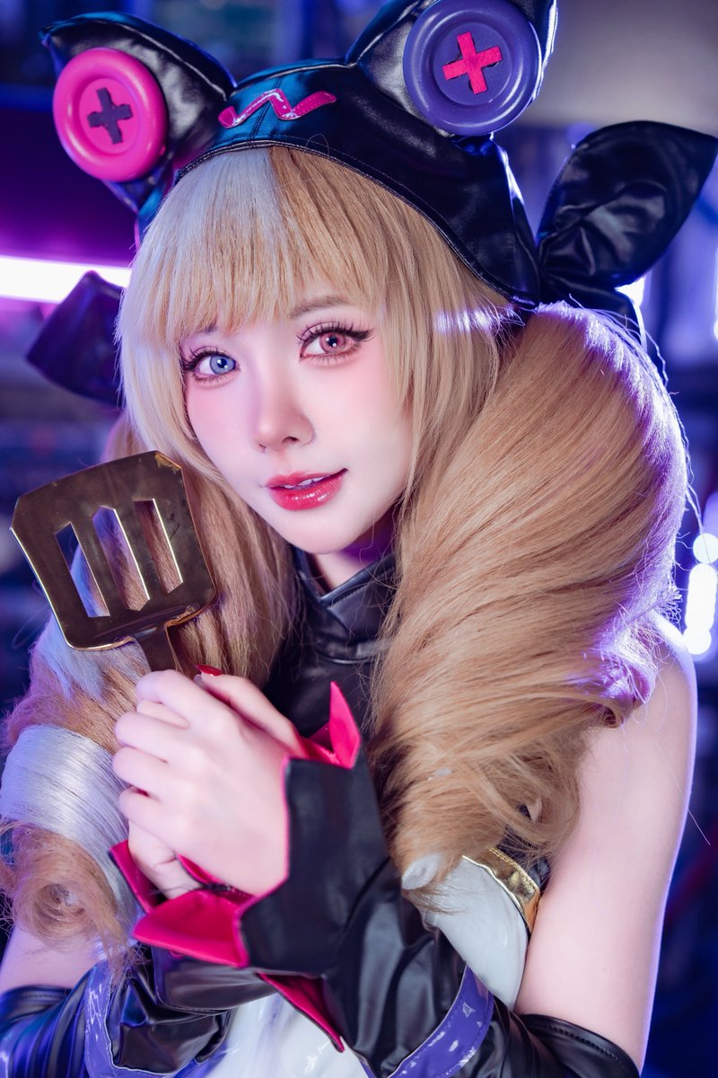 goldenspatulath's tweet photo. เราทุกคนหลงรักคอสเพลย์ Soul Fighter Gwen ชุดนี้จาก @lemonick56 มากๆ!
คุณถ่ายทอดเสน่ห์ความขี้เล่นของ Gwen ออกมาได้สมบูรณ์แบบจริงๆ ✂️
📱เล่น Golden Spatula ตอนนี้ Up! Up! Win! 👉 https://t.co/7vFZqR2ptX
#GoldenSpatula #GSNewSet #GoldenSpaceGods #Gwen https://t.co/tmgcLhldzF
