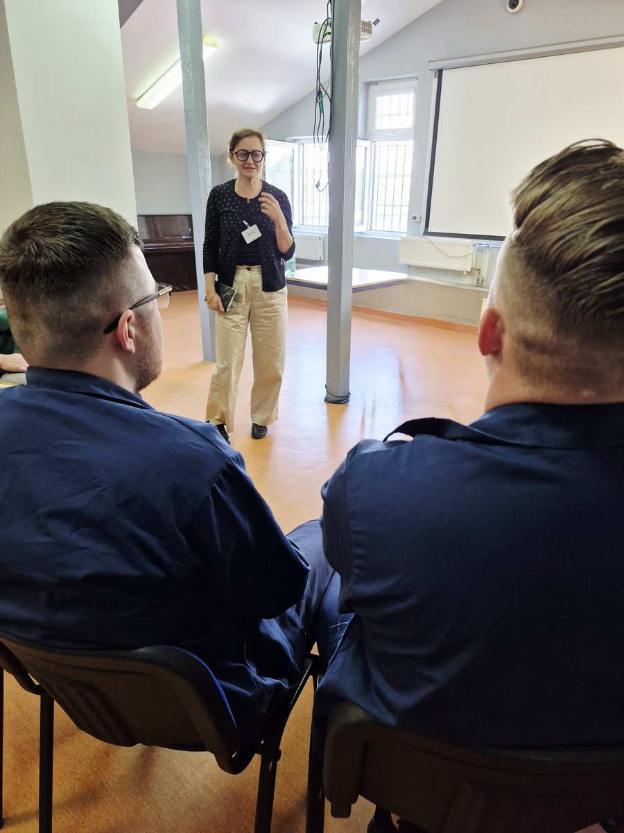 AresztS's tweet photo. Za nami kolejne inspirujące warsztaty teatralne,podczas których osadzeni mieli okazję pracować z przedstawicielamiTeatru Galeria Studio 🎭
To czas,w którym mogą wcielać się w różne postacie, eksperymentować z emocjami i bawić się rolami, odkrywając nowe sposoby wyrażania siebie https://t.co/7CgSBa3cfq