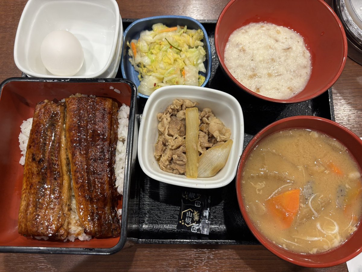 FF11unicorn's tweet photo. 吉野家のおひとり様で初めて2000円使いましたとさ
(味噌汁→豚汁、とろろと温玉追加)
なかなか美味しかった
腹一杯です… https://t.co/0LVtvn7wam