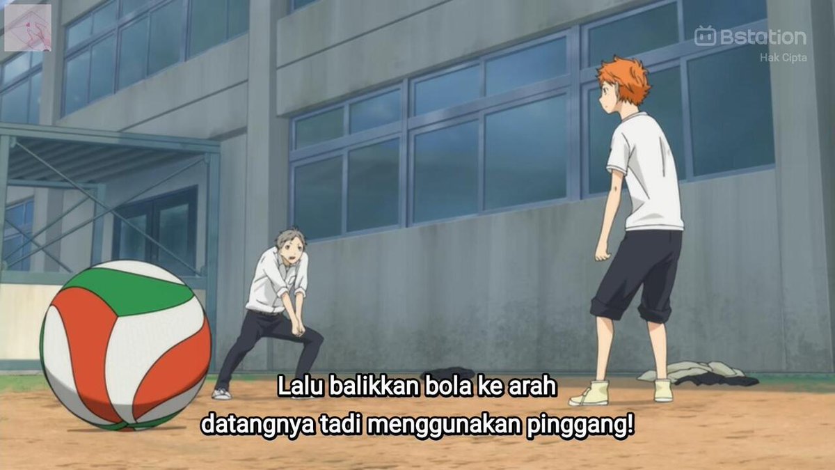 JPFBASE's tweet photo. *jpf ini... jam istirahat sugawara buat ngajarin hinata receive??? KOK BAIK BANGET 😭 https://t.co/CF2U39ZlAR