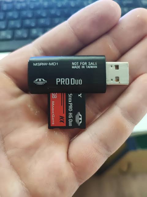 Maximor2794's tweet photo. @minminty You will insert the memory card into the card reader, plug it into the computer's USB port, and the files will appear. https://t.co/h9k0wSJrUD