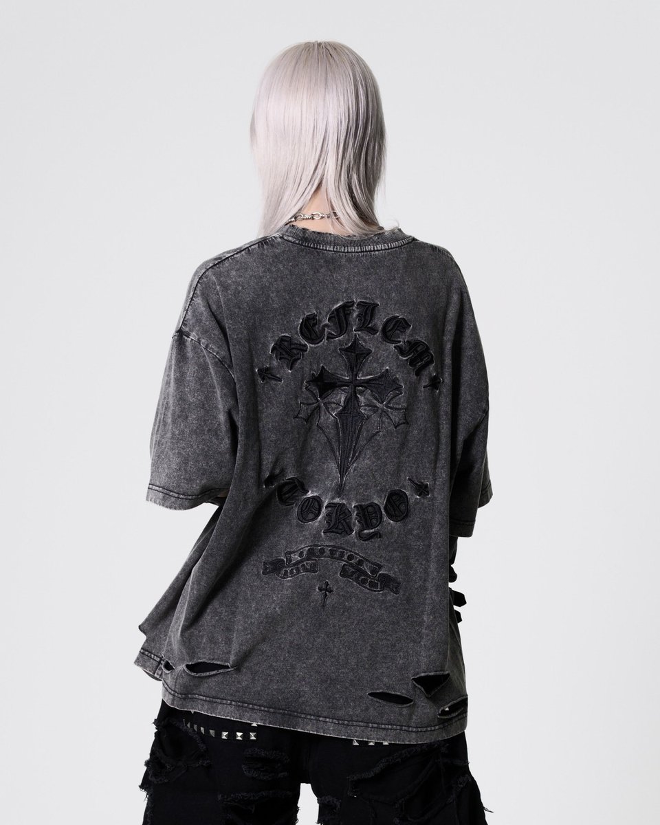 _REFLEM's tweet photo. 👁‍🗨REFLEM(レフレム)
再入荷

クロス刺繍ダメージTシャツ
¥8,250

7月4日（土）発売。
※札幌、福岡は配送遅延の為遅れる場合が御座います。

#reflem https://t.co/ZpvYaA0OSp