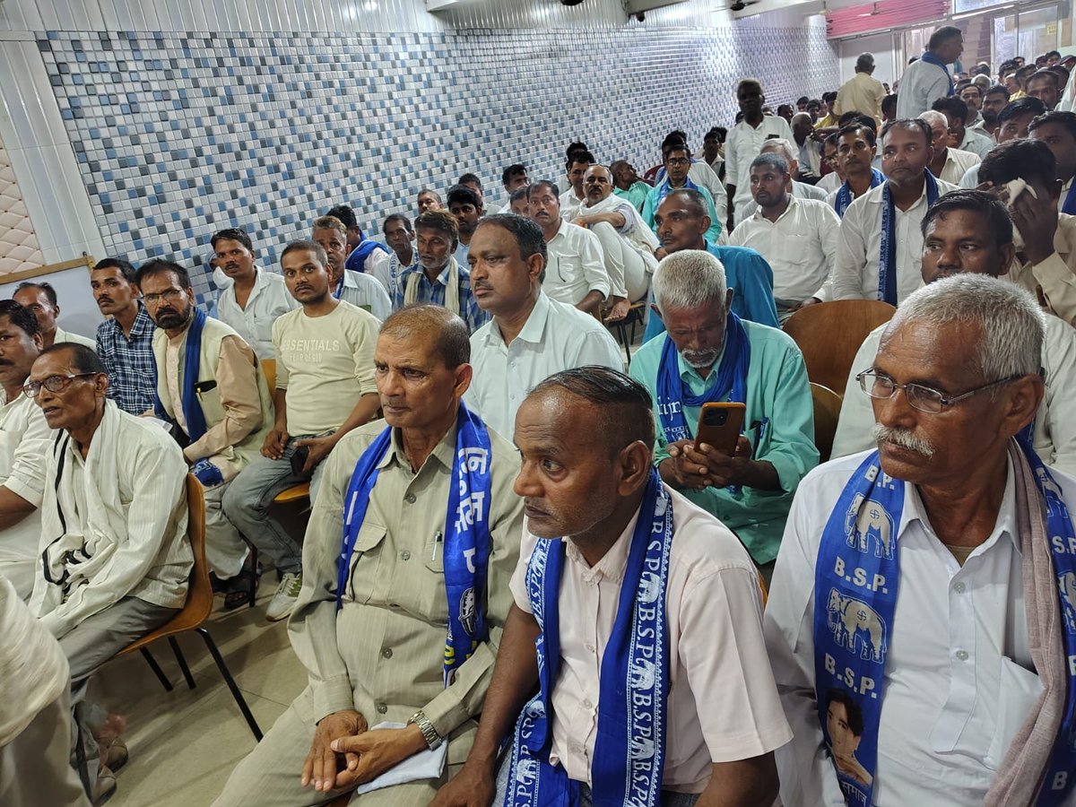 PalVishwnathbsp's tweet photo. आज दिनांक 03-07-2026 को जनपद रायबरेली में बहुजन समाज पार्टी द्वारा आयोजित जिलास्तरीय समीक्षा बैठक में शामिल हुआ। बैठक में संगठन की मजबूती, बूथ स्तर तक पार्टी को सशक्त बनाने तथा मिशन 2027 को सफल बनाने को लेकर विस्तृत चर्चा की गई।
#जयभीम #BSP #रायबरेली #मिशन_2027 #बहुजन_समाज_पार्टी https://t.co/kZ42CvjRhO