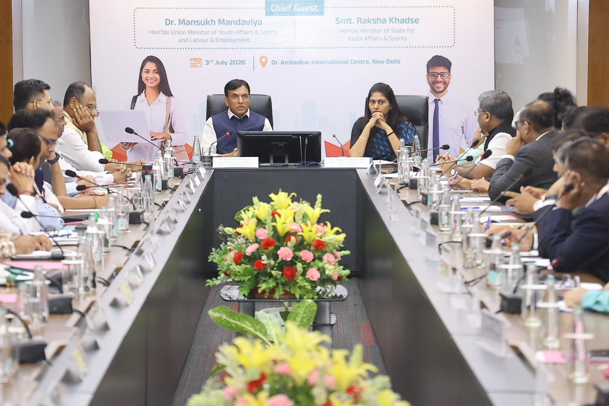 mansukhmandviya's tweet photo. Addressed the first MY Bharat Industry Association Conclave today, partnering with 20+ top industry bodies to build robust ELPs, mentoring, and joint CSR projects for our youth.

Driven by PM Shri @narendramodi Ji’s vision, this government-industry synergy will empower India’s young workforce to lead the nation toward becoming a Viksit Bharat.