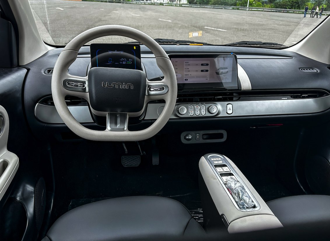 AutoTraderSA's tweet photo. Changan Motors unveiled a new 5-door version of the Lumin compact city EV at their Chongqing facility. It’s being eyed for SA roads by late 2027/early 2028, with a sub-R300k price tag in mind.
Would you take this Japanese kei-style EV for a spin?
#ev #citycar https://t.co/diDiJWLdaY