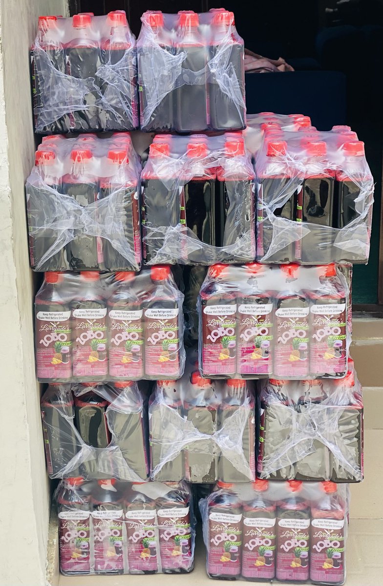 IdrisAOni1's tweet photo. Our zobo and Tigernut isn’t just a drink it’s an experience. Fresh, natural, and brewed with love. One sip and your taste buds will thank you. Order your bottle of natural goodness today.

Price per pack 
Tigernut is 18,000
Zobo  7000

Location. Egbeda Lagos 

Pls kindly retweet https://t.co/o6Unn5llPH