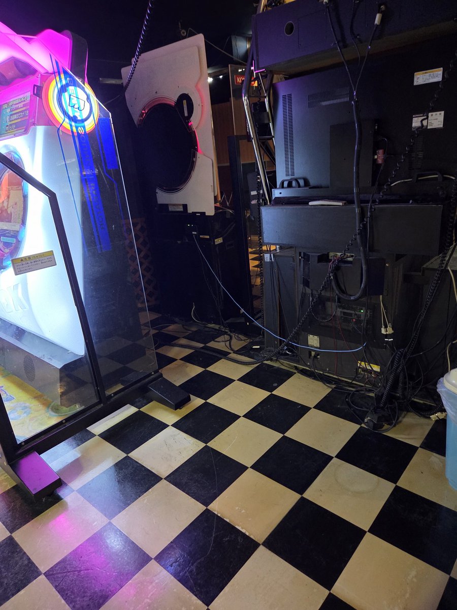 keymani4's tweet photo. 半年ぶり？くらいに来たゲーセン
ここにあったはずのノスタルジアが…😭

そんなわけで、少しだけIIDXヤっていきました💿💿
リザルトはまたあとで… https://t.co/8tZ8Gmzt2O