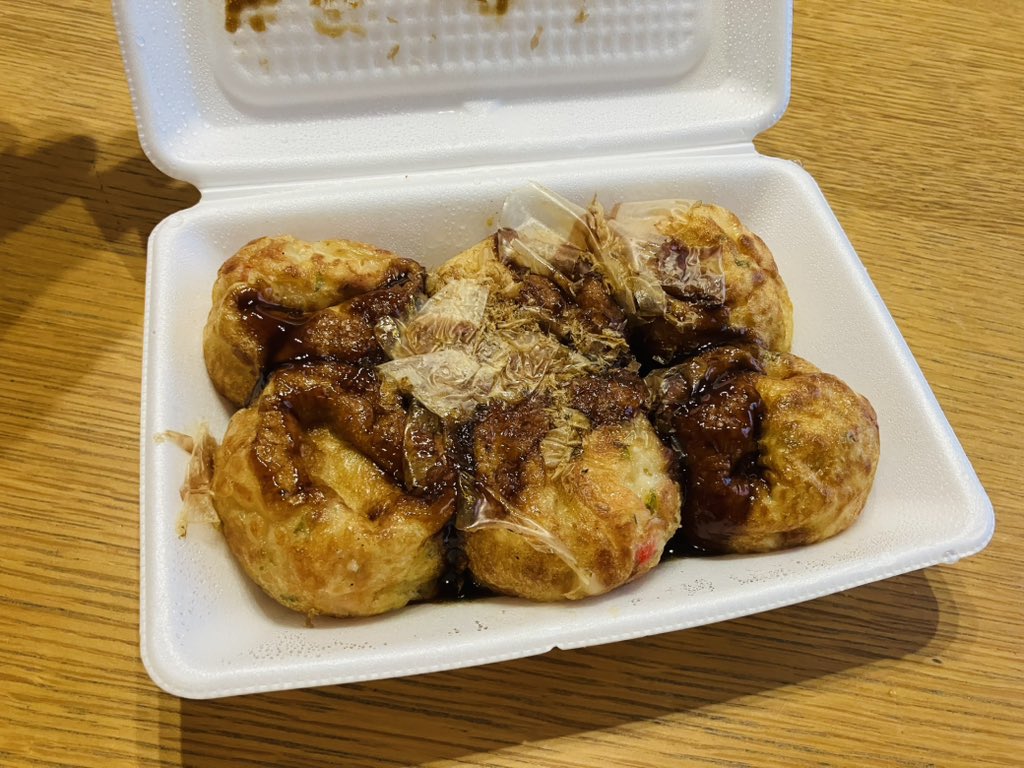 tailtension_net's tweet photo. 久々にラムーでたこ焼き買いました！
これで100円なのは安い🐙
#おやつ
#たこ焼き
#ラムー
#稲沢 https://t.co/aJ1pax4JKI
