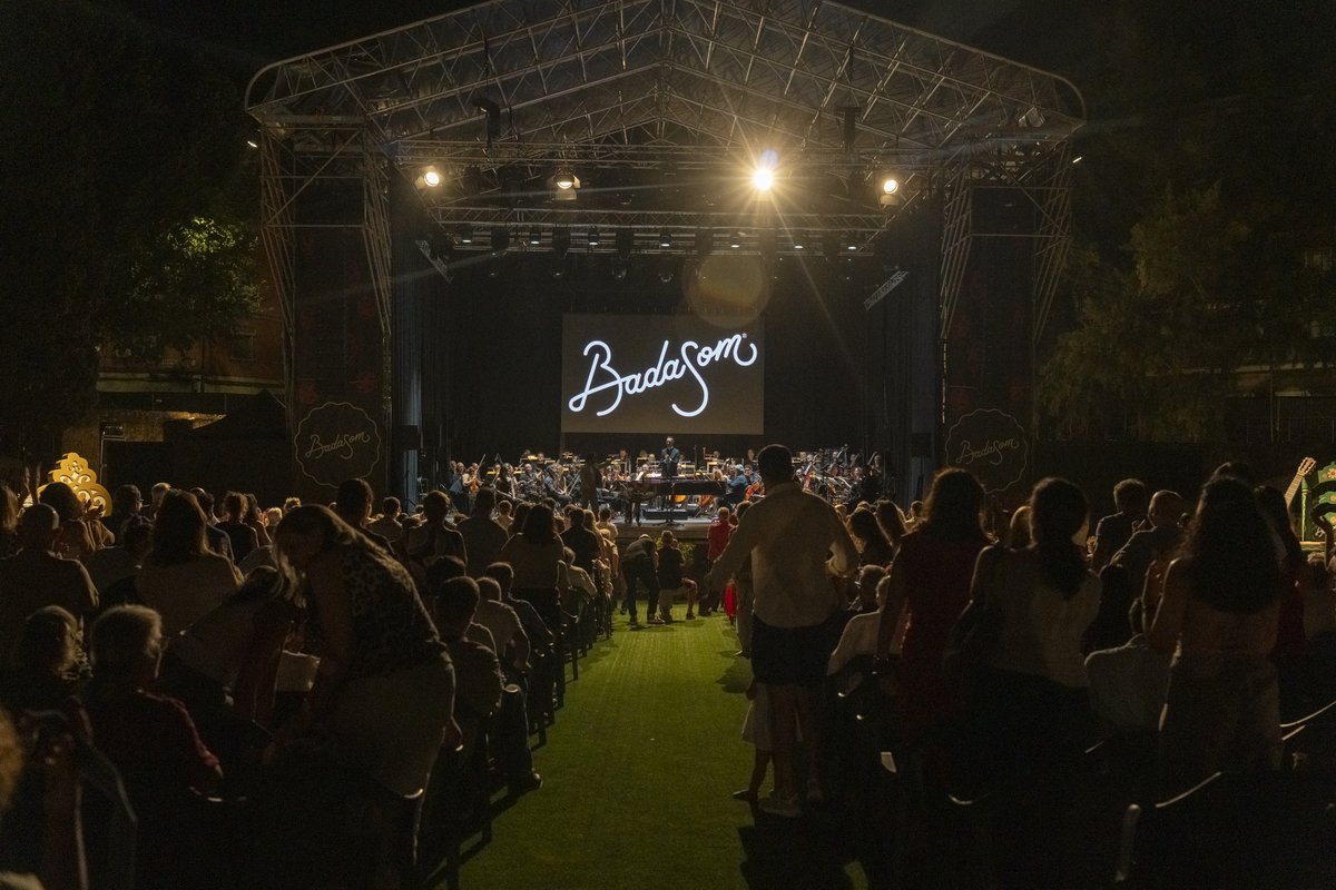Badasomoficial's tweet photo. 🎹 Anoche @chicoperezmusic demostró su talento en el espectáculo 'Chico Pérez Sinfónico'

Uno de los grandes renovadores del piano flamenco protagonizó un concierto único de jazz, música clásica y la música popular española junto a la @FundacionOex, dirigida por Miguel Morán. https://t.co/LJKOlk5LS2