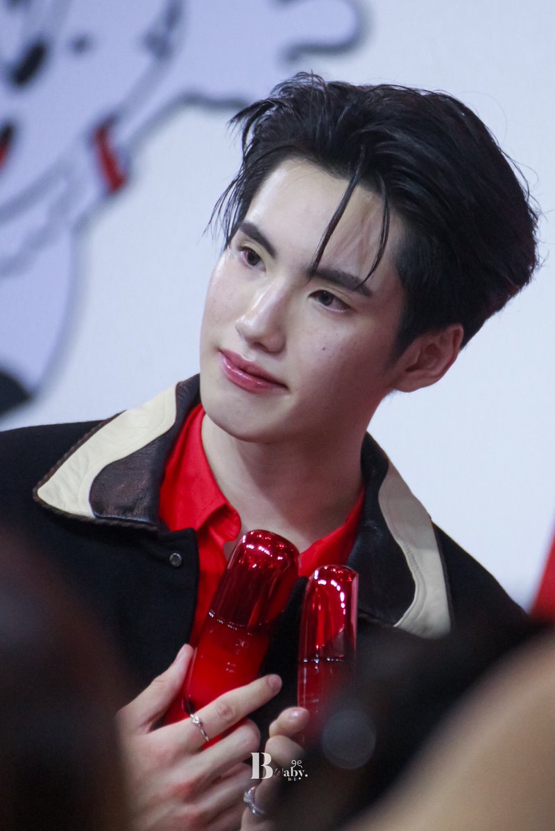 bbabyyboii's tweet photo. หน้านิ่งก็หล่อ ยิ้มก็น่ารัก🫣

PHUPEEM AT SHISEIDO

🎀✨— #PHUTATCHAI 
#ULTIMUNE #ShiseidoThailand
#ULTIMUNESTUDIOatCENTRALWORLD https://t.co/jkFNpwUAmH