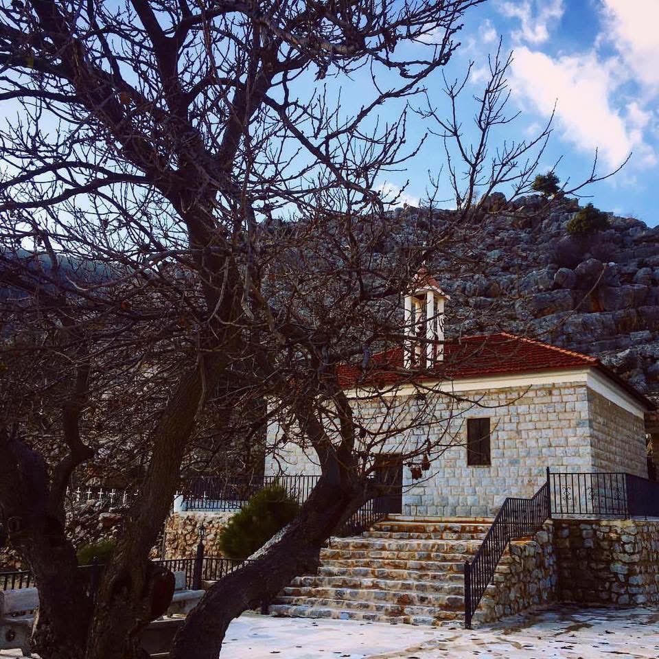 LahoudAS's tweet photo. ✟ كنيسة مار إلياس للموارنة - عمّيق - البقاع الغربي 

Maronite Church of St Elijah «Elias» - Aammiq - Western Beqaa

بُنِيَت الكنيسة في منتصف القرن الثامن عشر على تلّة مشرفة، على بعد خطوات من كنيسة مار جرجس للروم الملكيين الكاثوليك

#مار_إلياس #عمّيق #البقاع_الغربي #بيروت #لبنان https://t.co/UaAT58INAU