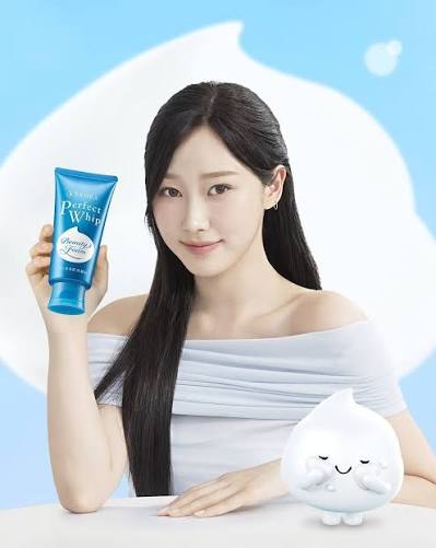 Pyooum's tweet photo. GISELLE AESPA

Senka Perfect Whip
Aku pakai yang persis kaya Giselle dan vibrant white. Selama pemakaian habis cuci muka berasa fresh, gak ketarik sama sekali dan melembabkan lohh padahal cuma sabun cuci muka.

Banyak free giftnya 👉🏻https://t.co/e8pZlXXgSS https://t.co/8Zi1nRRgea