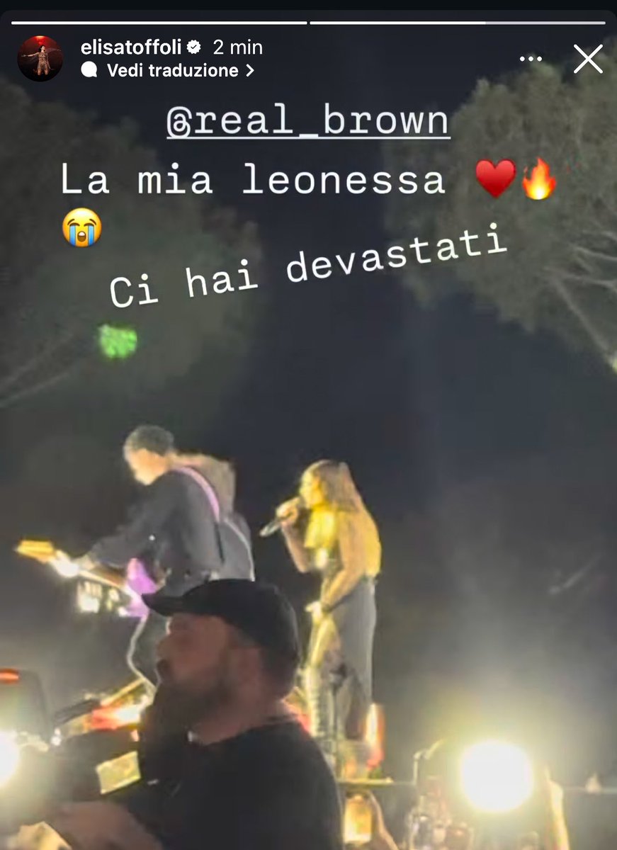 sospesoefragile's tweet photo. elisa fan sfegatata di emma 😭 che bello questo supporto https://t.co/CYmeTe5ttb