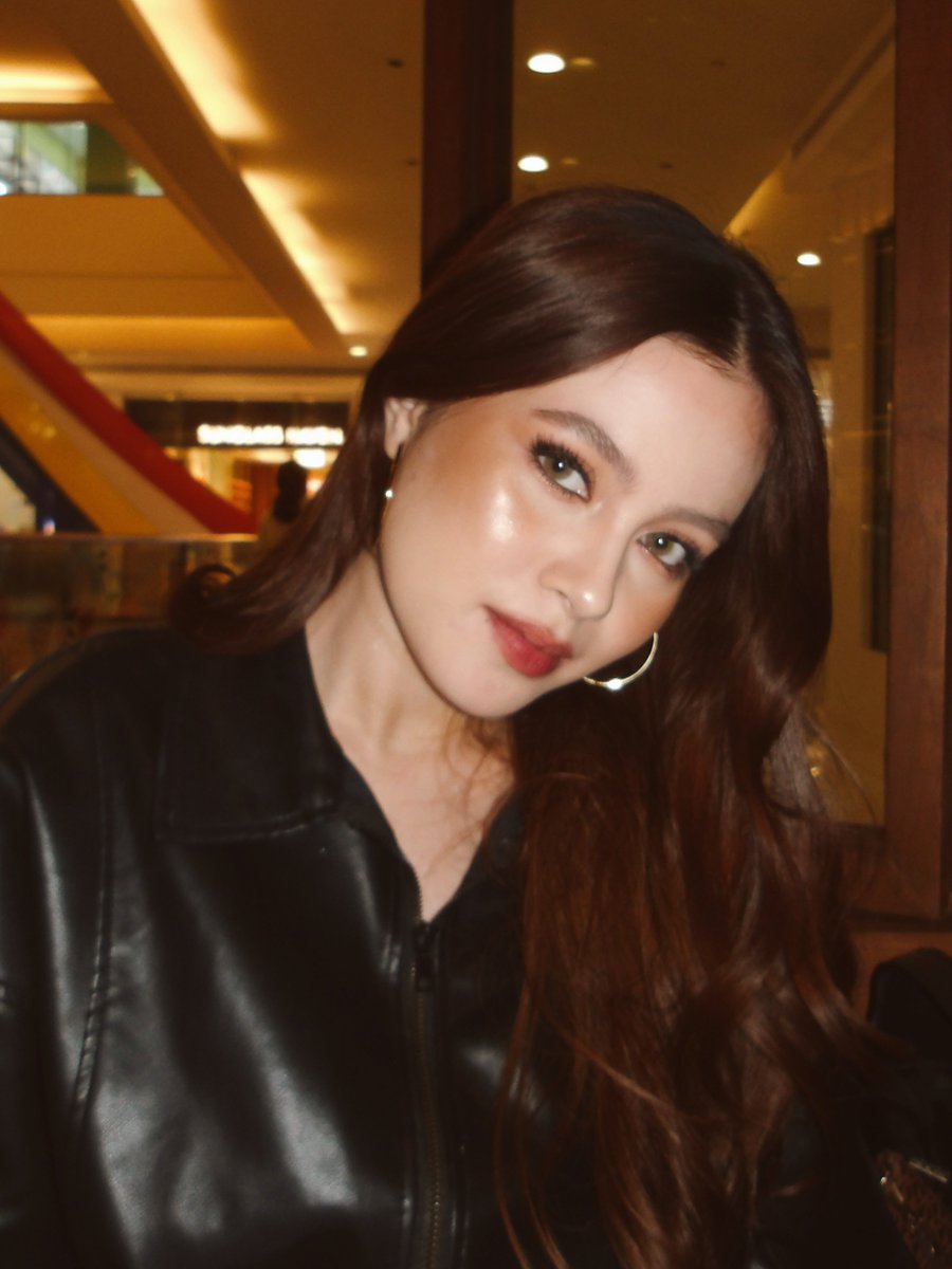 ilyktn's tweet photo. day                                          night https://t.co/pN8yeQcmxW