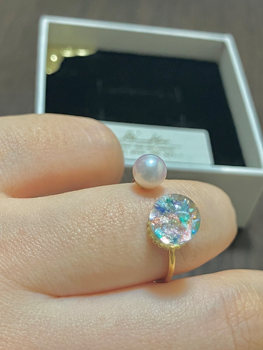 n3ertf1GF5bDlaU's tweet photo. モネの睡蓮のアートジュエリーを買いました✨美術館でも販売しているようです🫶　パールはあこや真珠です♪ https://t.co/7IQusyHKt4
