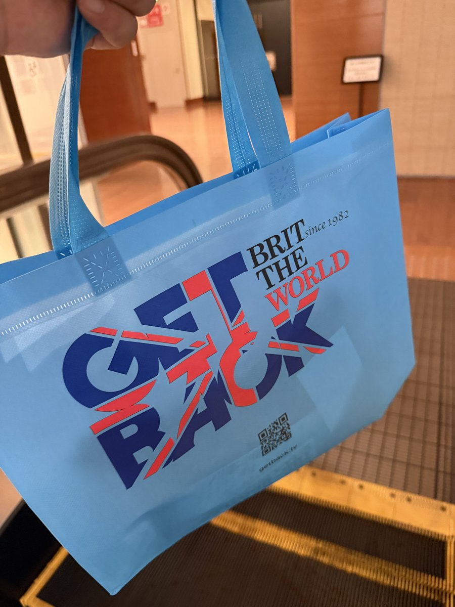 fnyapon's tweet photo. 数年間買うものリストに入れていたTシャツ、現物がポップアップストアにあった為一念発起して買ってしまった。
ここから節約やー！ https://t.co/y47TXMC0Yu