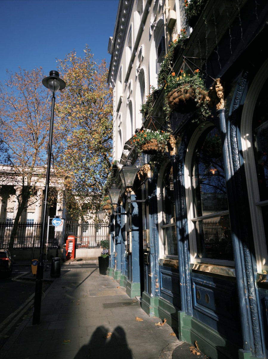 bjeeweon's tweet photo. mornings in Belgravia with colleague☕️ https://t.co/PmZjXf4vZW