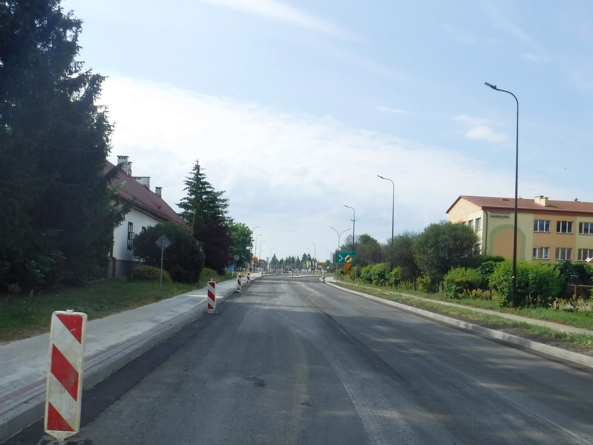 GDDKiA_Rzeszow's tweet photo. Uwaga kierowcy📢 Przed nami ostatnie większe utrudnienia w zwi��zku z remontem #DK9 w #Kolbuszowa.
⛔️Dziś od 20:00 do 5:00 rano (sobota, 4 lipca) całkowite zamknięcie DK9 na odc. 1 km.
➡️ Objazd: DW875 i ul. Narutowicza.
🏁 Zakończenie remontu planujemy w połowie lipca br.
#Podkarpacie