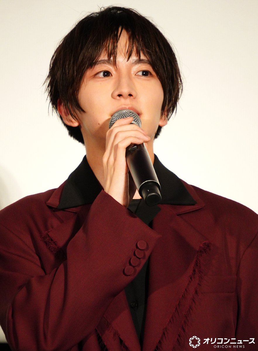 oricon's tweet photo. 板垣李光人
森愁斗のまさかの告白に照れ笑い
「え～！もっと早く言ってよ～！」❣️

https://t.co/AQHSnzyWn4

#口に関するアンケート @kuchimovie https://t.co/yiw2sRPTeb