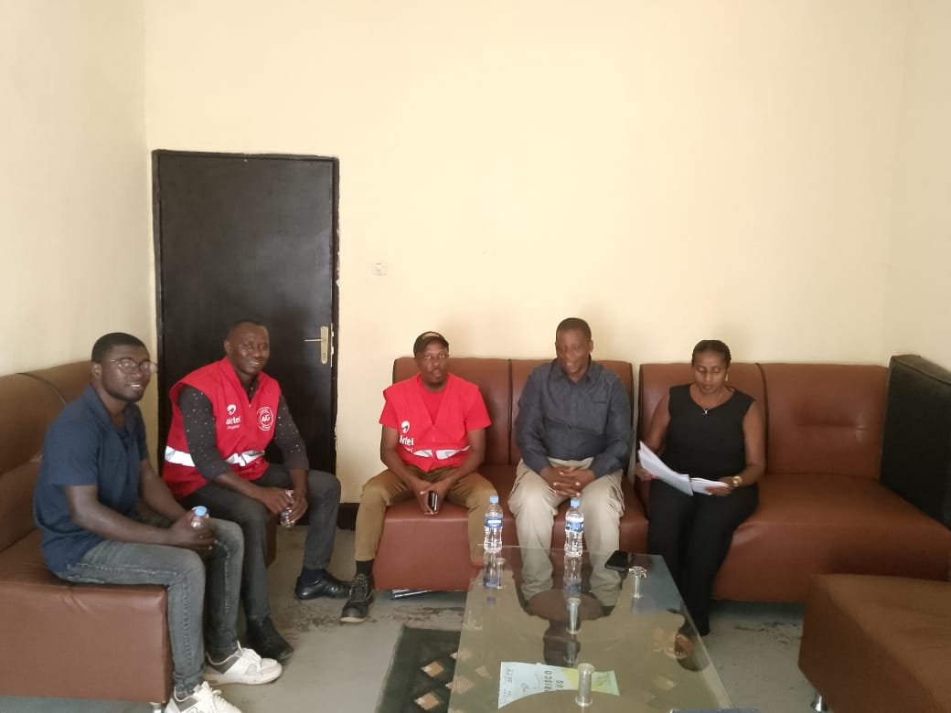 NyarugengYouthB's tweet photo. Umuhuzabikorwa wa @NyarugengYouthB ndetse n'ubuyobozi bw'umurenge wa @NyarugengeBuges bakiriye itsinda ry'Abafatanyabikorwa baturutse muri @airtelrw riyobowe na Bwana #Pascal. 
@BugeseraDistr 
@bugeserayouth https://t.co/IYrRX1dcd1