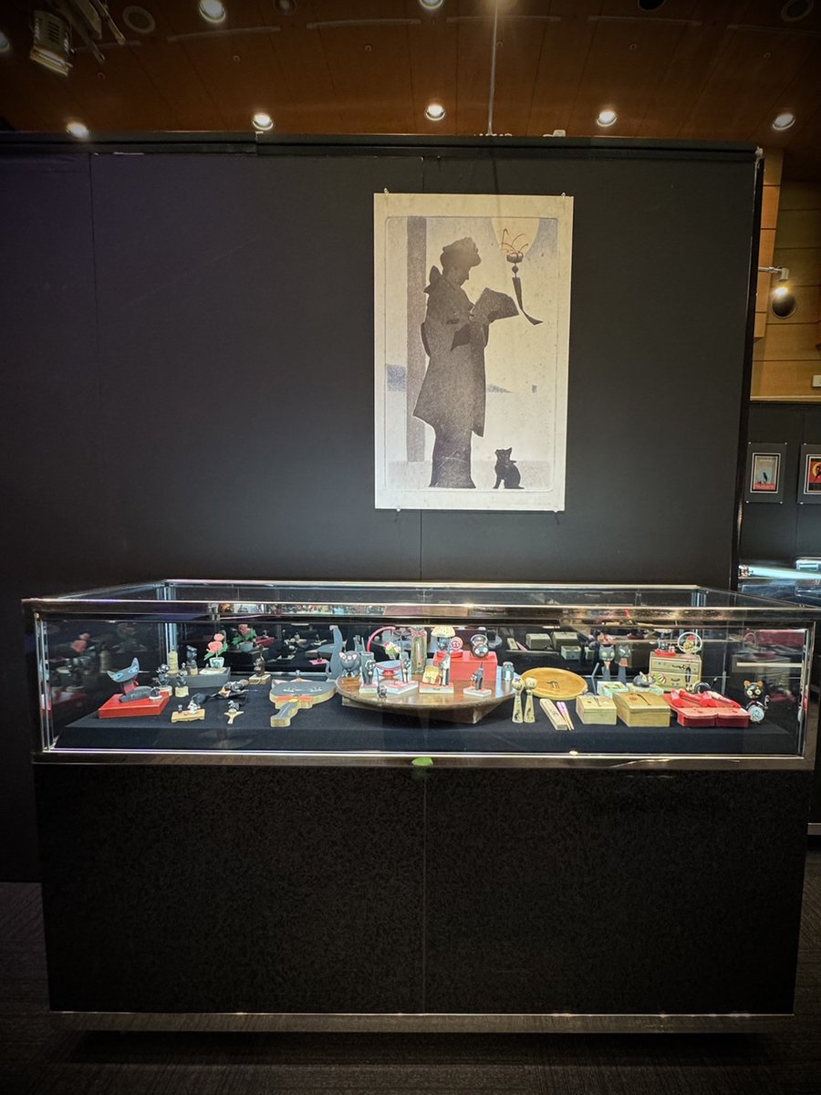 yagihashi_dept's tweet photo. 坂崎幸之助コレクション『黒猫奇譚』 会場展示チラ見せ！その４
SNSで　九州でも　関西でも　等各地で　開催をお願いされている皆さま　是非お近くの美術館　百貨店に　開催希望をお伝えください　同業他社さんへは、招待状をお送りしており　本日も甲信越の百貨店の方が視察に参りました。 https://t.co/ZVbBd2XtGQ