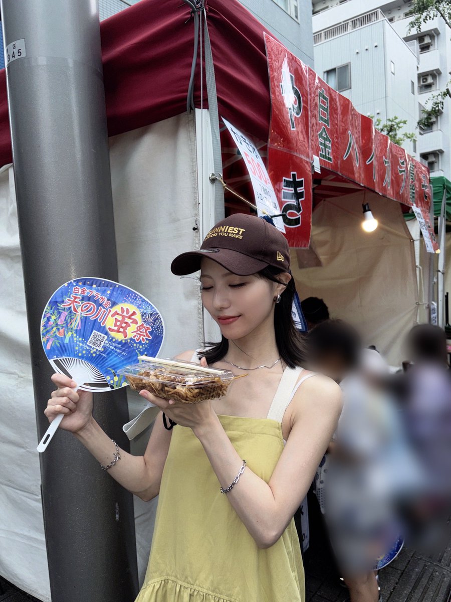 ijirianna0120's tweet photo. 「天の川 蛍祭り2026」
今年も行って参りました💡

今日は蛍の概念コーデです。

白金高輪で本日から3日間開催されております！定番の焼きそばは欠かしません。

ホタル観賞は今日と明日の2日間なのですが、詳細は引用元をご覧ください！
#白金プラザ会　#白金　#白金高輪
#港区商店街応援団長 https://t.co/xvkufCtEhK