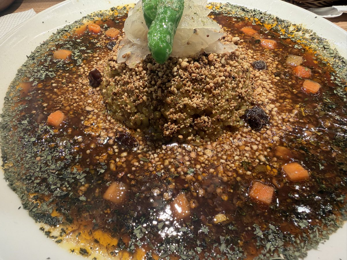 HII_Z's tweet photo. はてな喫茶店新宿店を試してみると同時に近くにあったカレー屋を発見し試してみた。左手にシシトウを持って齧りながら苦味と辛味を味わうという大人な味のコロンビア8というお店。めちゃ美味かった。高島屋や代々木駅から行ける範囲だからまたの機会に行きたい。 https://t.co/ixu2RmVxaH