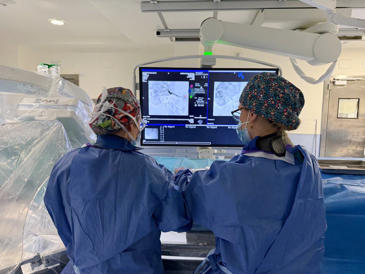 GVADrPeset's tweet photo. 🔝🏥Sanidad designa el Hospital Doctor Peset como centro de referencia de la Comunitat para la reparación endovascular de aneurismas de aorta complejos.

🫀El centro cuenta con 20 años de experiencia en el tratamiento quirúrgico de esta grave patología 

🔗https://t.co/6AqUjp8n0T https://t.co/DxbjVZ7Kbn