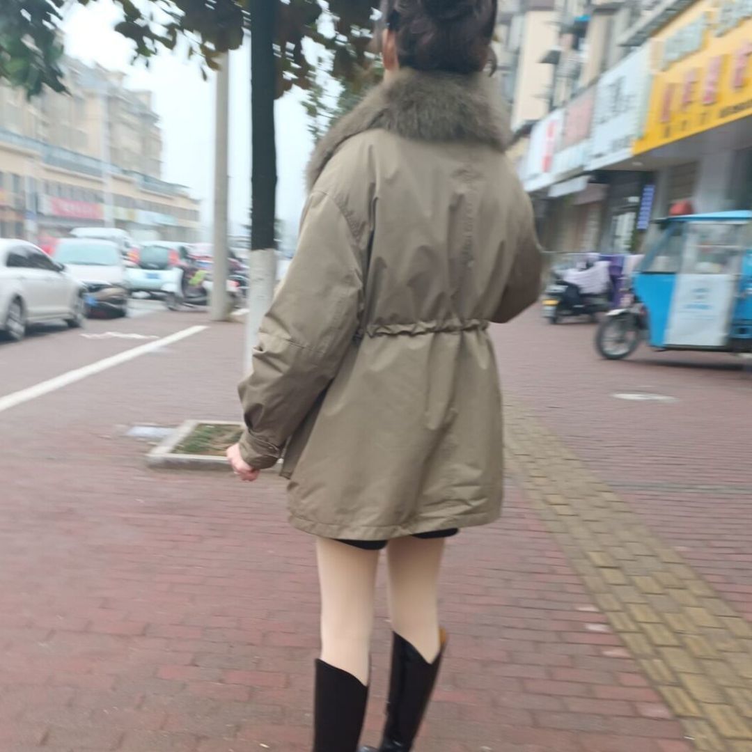 RAYfjdbxk's tweet photo. 婊子的白色高跟，你的照片就把你贴这了 https://t.co/iOVAQK6zkZ